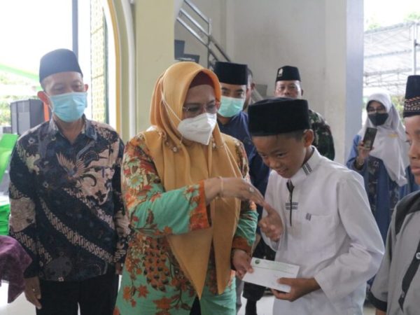 Wabup Gresik Hadiri Santunan Yatim di Yayasan Masjid Thoriqul Huda PCI